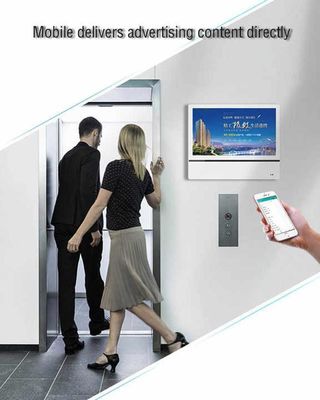 Màn hình quảng cáo kỹ thuật số được gắn trên tường trong thang máy nội thất cho màn hình quảng cáo tùy chỉnh